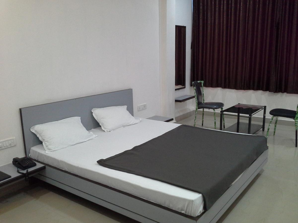 Hotel Galaxy Vaibhav Vasai Exterior foto