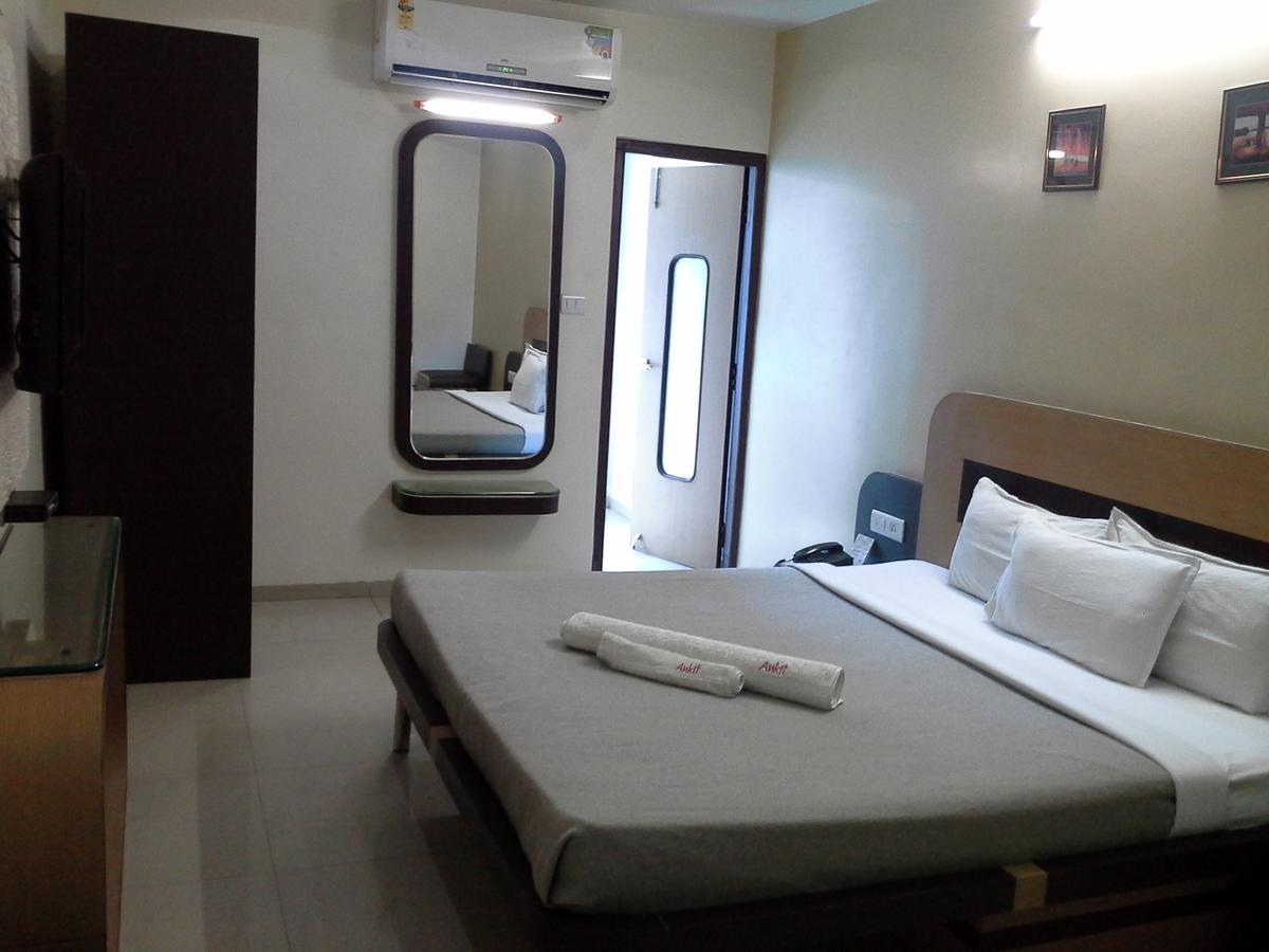 Hotel Galaxy Vaibhav Vasai Exterior foto